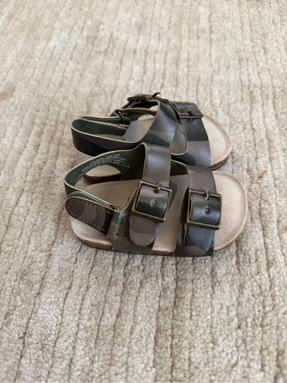 GAP Baby Olive Green Double Strap Buckle Sandals sz 3-6 months